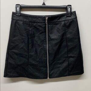 Forever 21 zip short leather skirt sz med